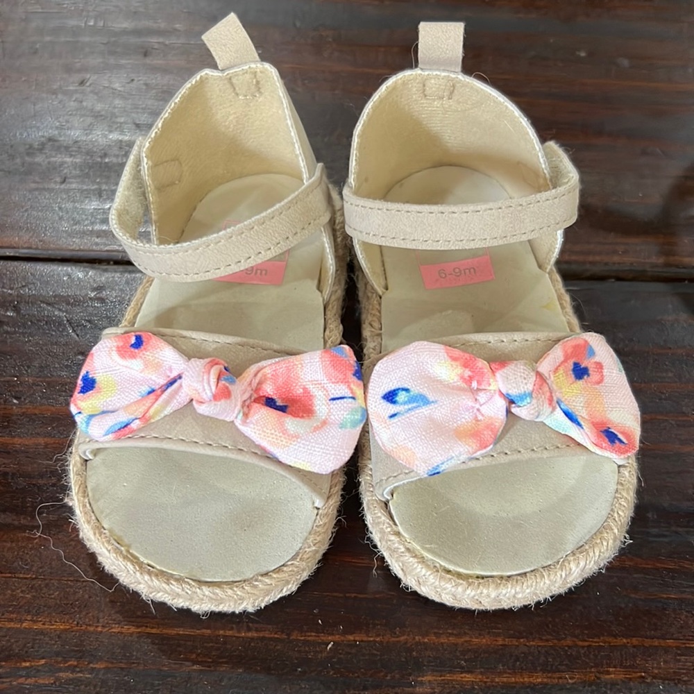 Tan sandals w floral bow and Velcro strap sz 6-9 mo